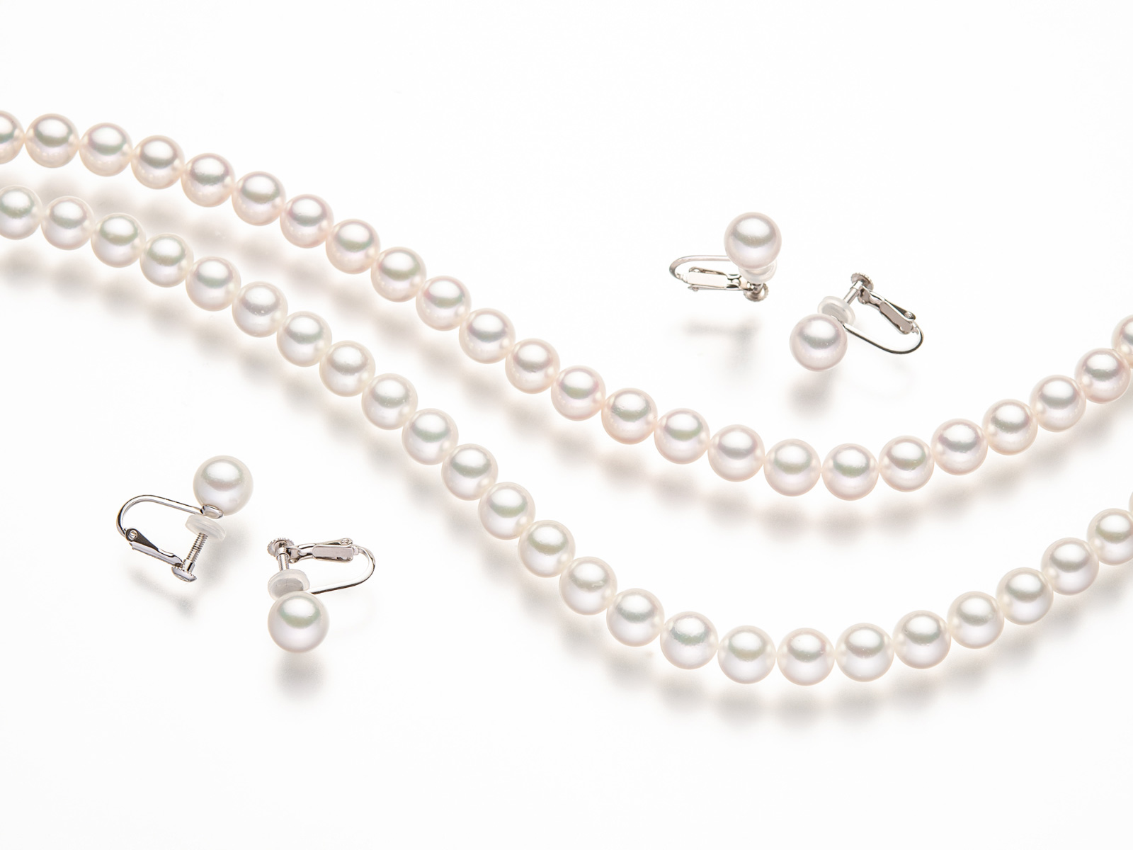 Bring timeless bliss and dreams through beautiful pearls.